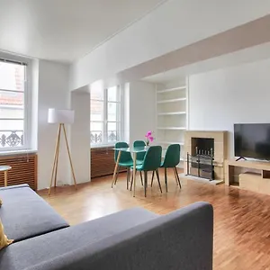 3 Bedrooms Le Marais Beauregard Apartment Paris