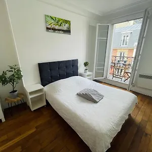 Tour Eiffel Volontaire Apartment Paris